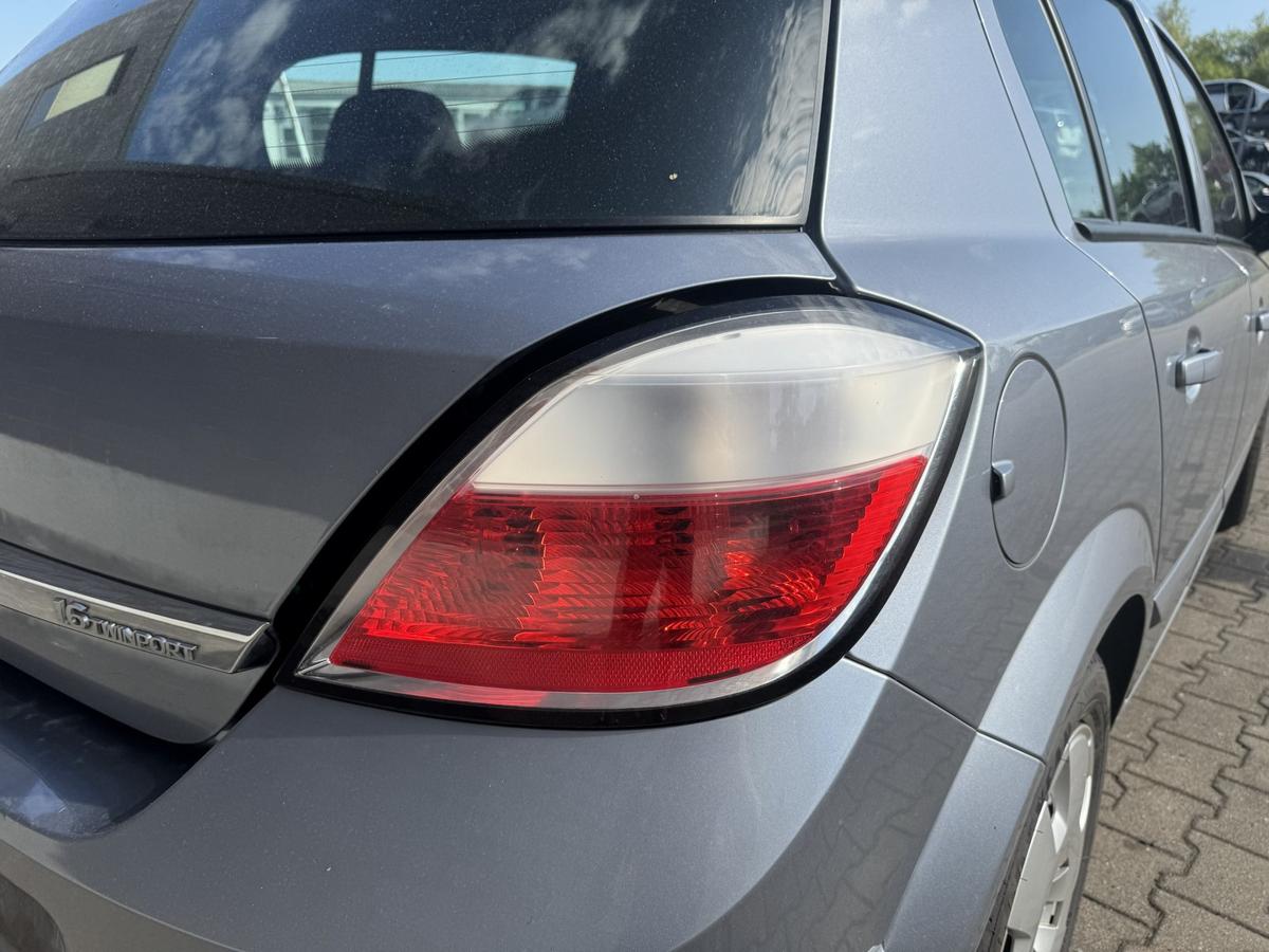 Opel Astra H original R&uuml;cklicht R&uuml;ckleuchte rechts Flie&szlig;heck Bj.2006